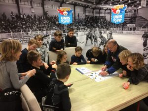 Ivan Kocanda viert 25-jarig jubileum als ijshockeytrainer in Heerenveen
